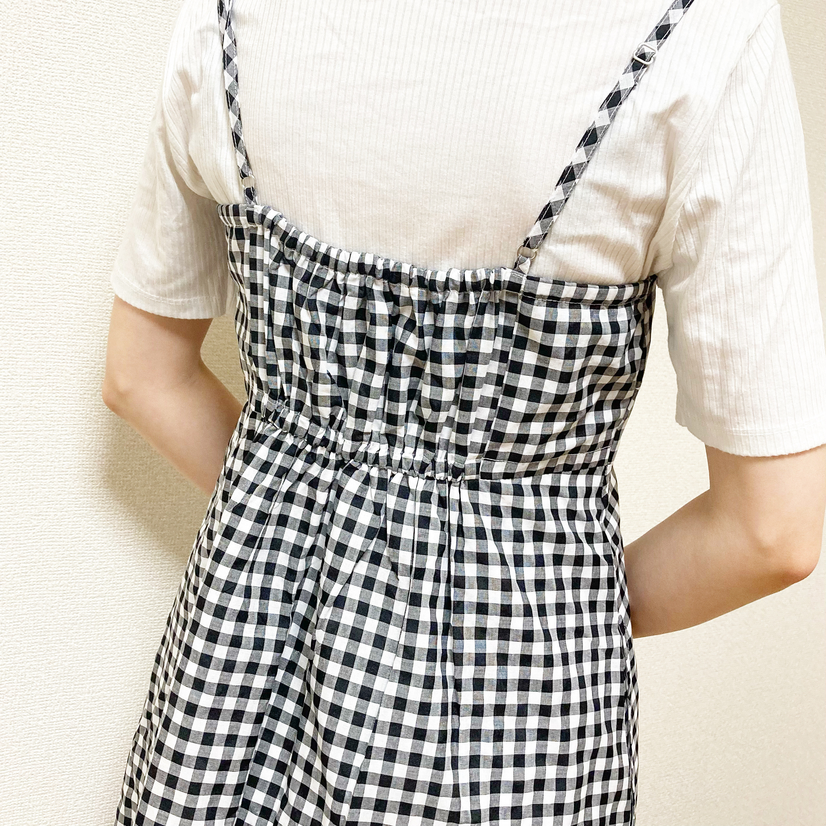 GU（ジーユー）の高見えワンピ「ギンガムチェックキャミソールワンピース」のコーディネート