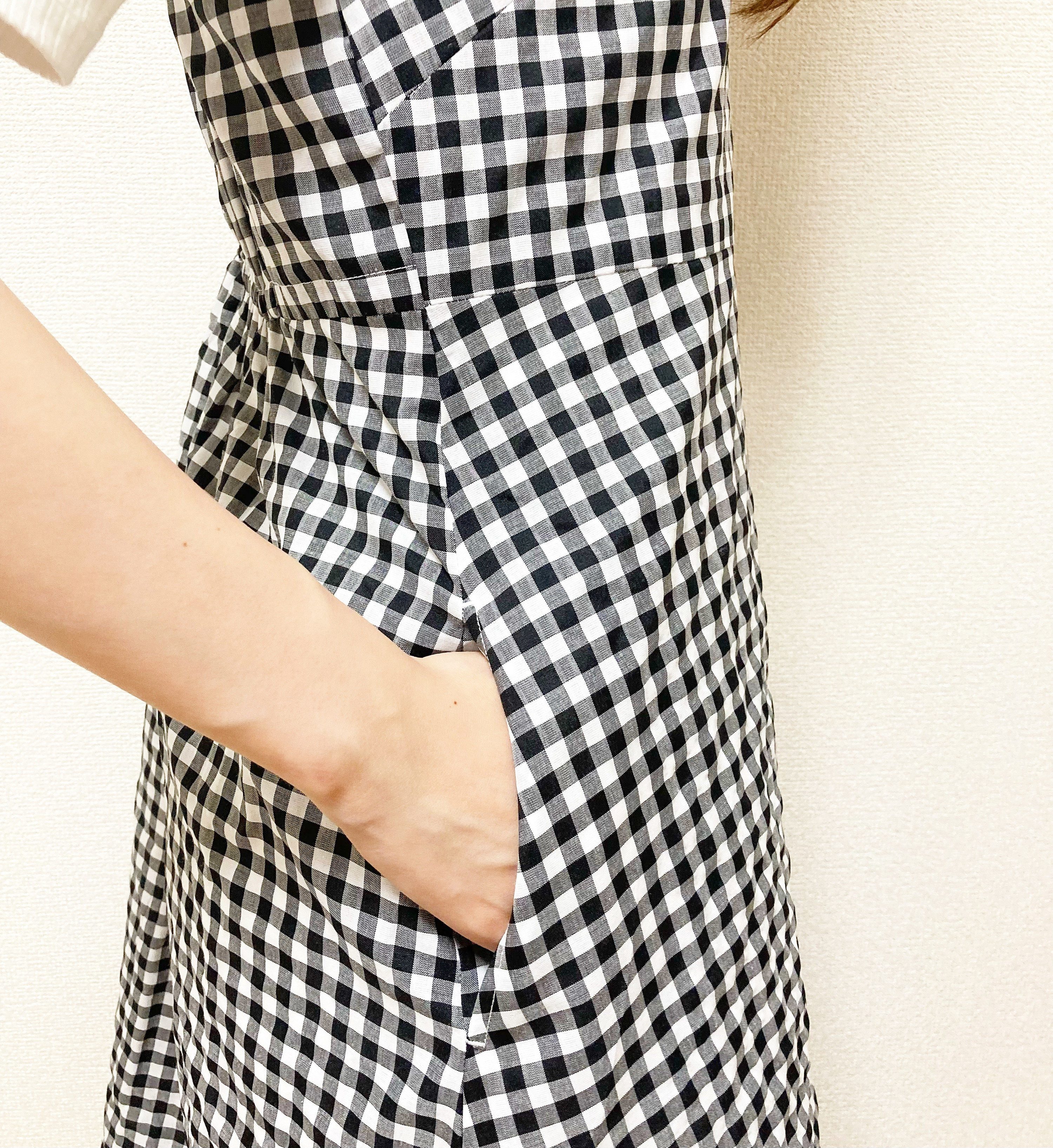 GU（ジーユー）の高見えワンピ「ギンガムチェックキャミソールワンピース」のコーディネート