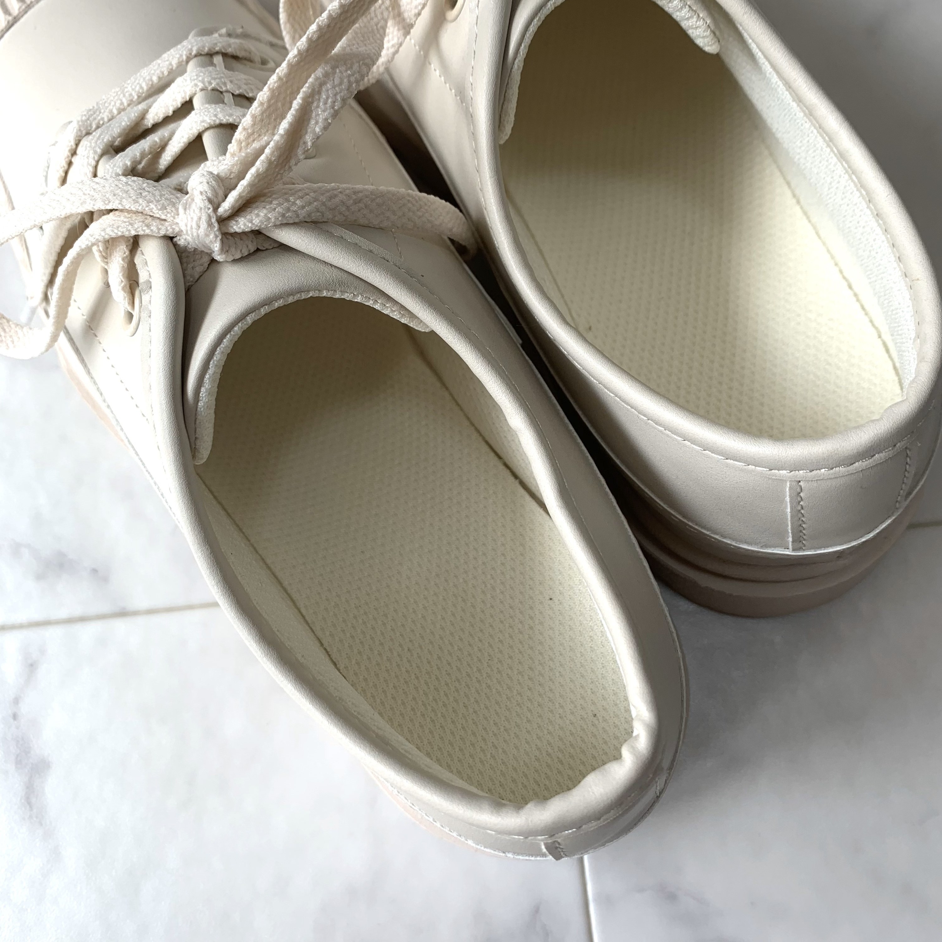 GU(ジーユー)のおすすめアイテム「レインスニーカー」