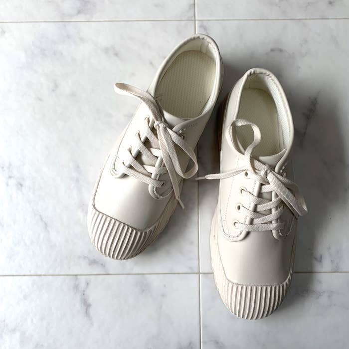 GU(ジーユー)のおすすめアイテム「レインスニーカー」