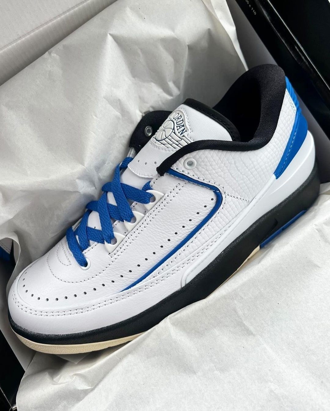 Jordan retro cheap 2 low blue