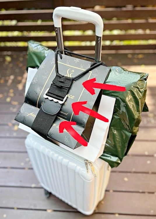 ニトリのおすすめ旅行用品「バッグとめるベルト プラス 」