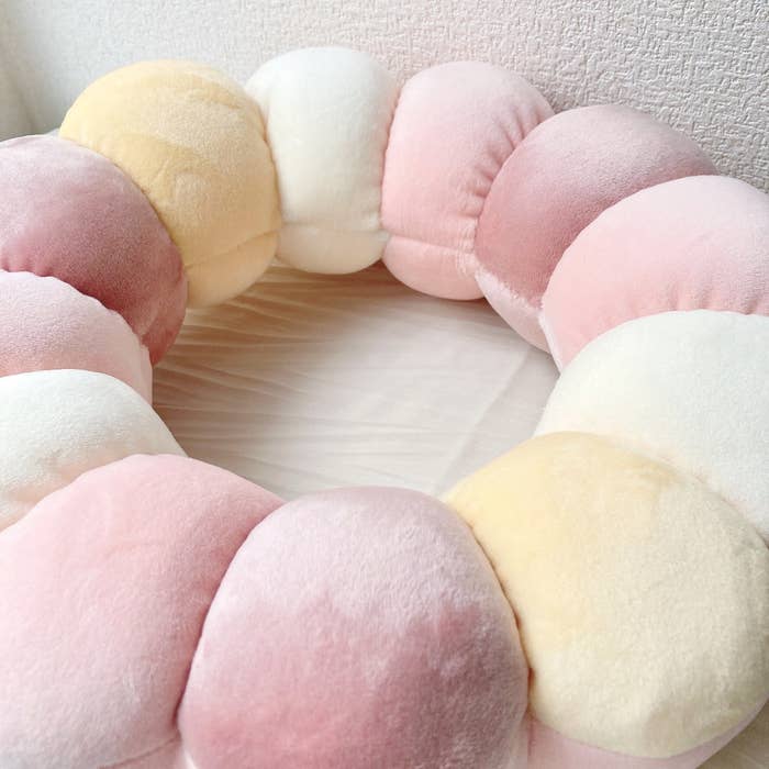 PLAZA（プラザ）のオススメのクッション「フラワークッション」