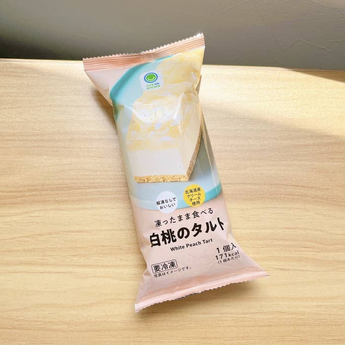 FamilyMart（ファミリーマート）のオススメのスイーツ「凍ったまま食べる白桃のタルト」