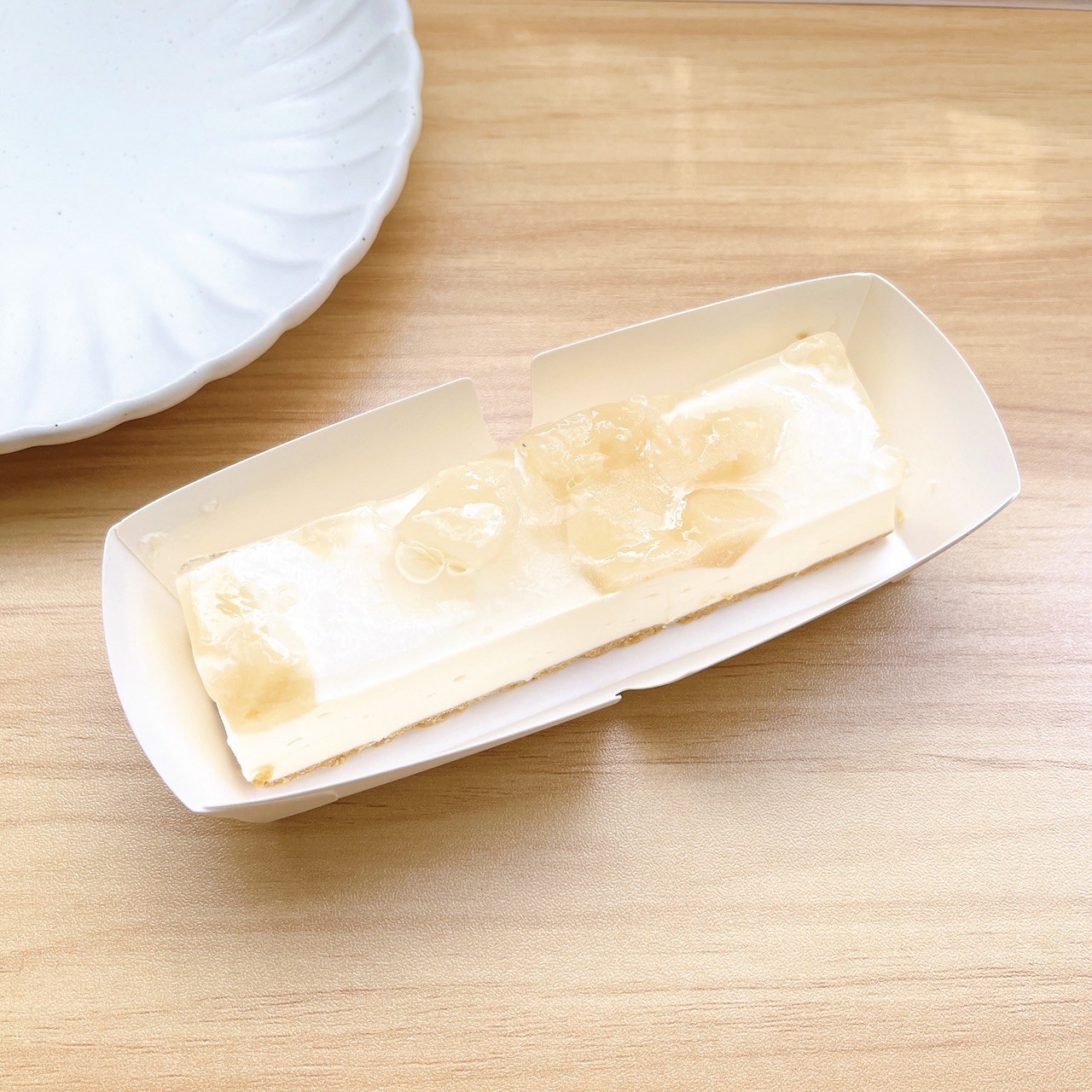 FamilyMart（ファミリーマート）のオススメのスイーツ「凍ったまま食べる白桃のタルト」