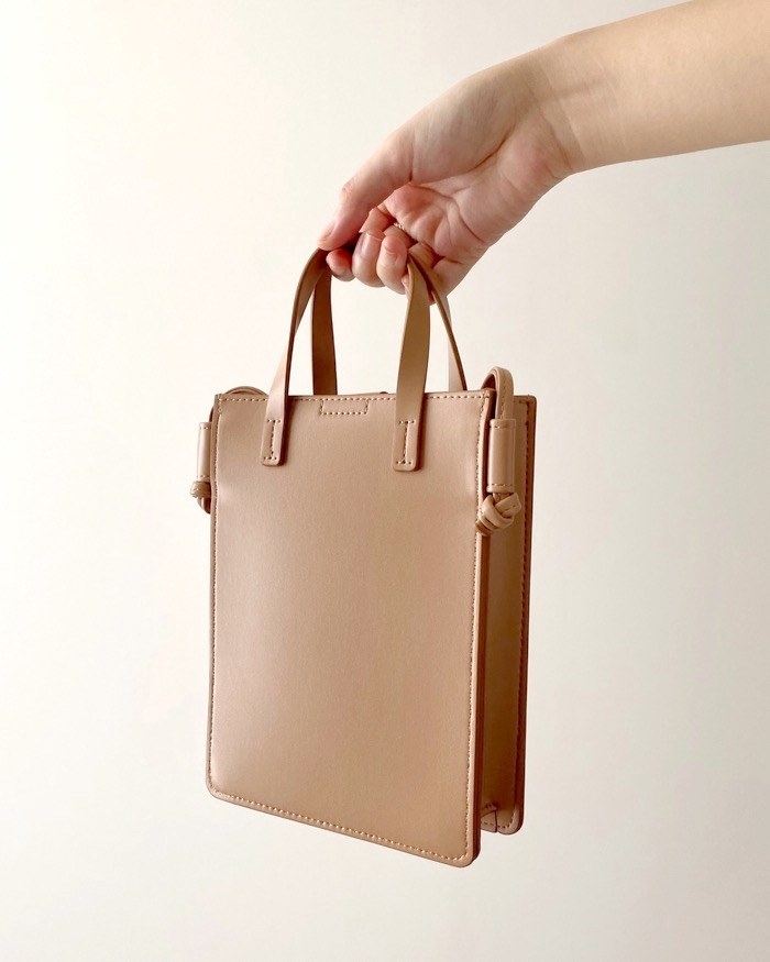 UNIQLO（ユニクロ）のおすすめアイテム「レザータッチミニハンドルショルダーバッグ」