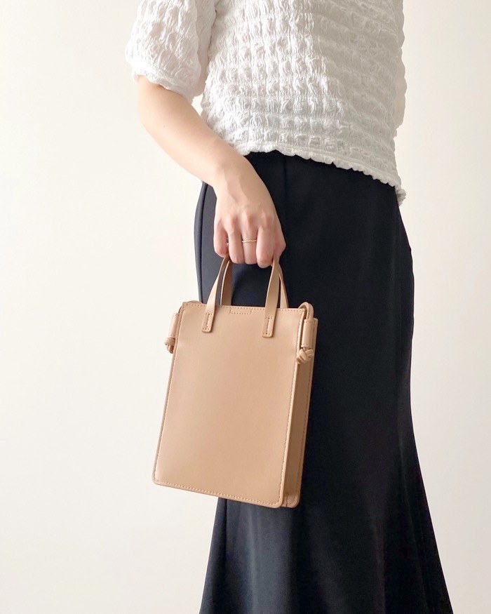 UNIQLO（ユニクロ）のおすすめアイテム「レザータッチミニハンドルショルダーバッグ」