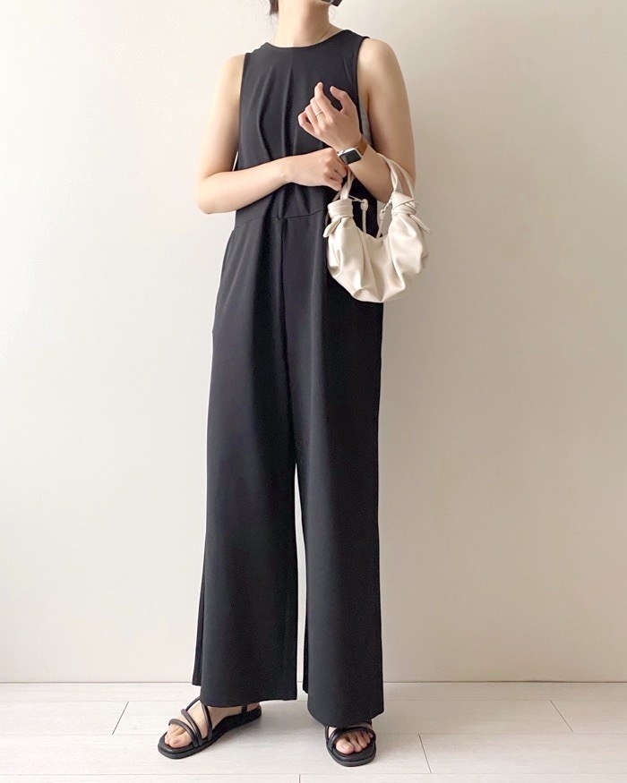 GU（ジーユー）のおすすめアイテム「カットソーサロペットパンツ＋X」