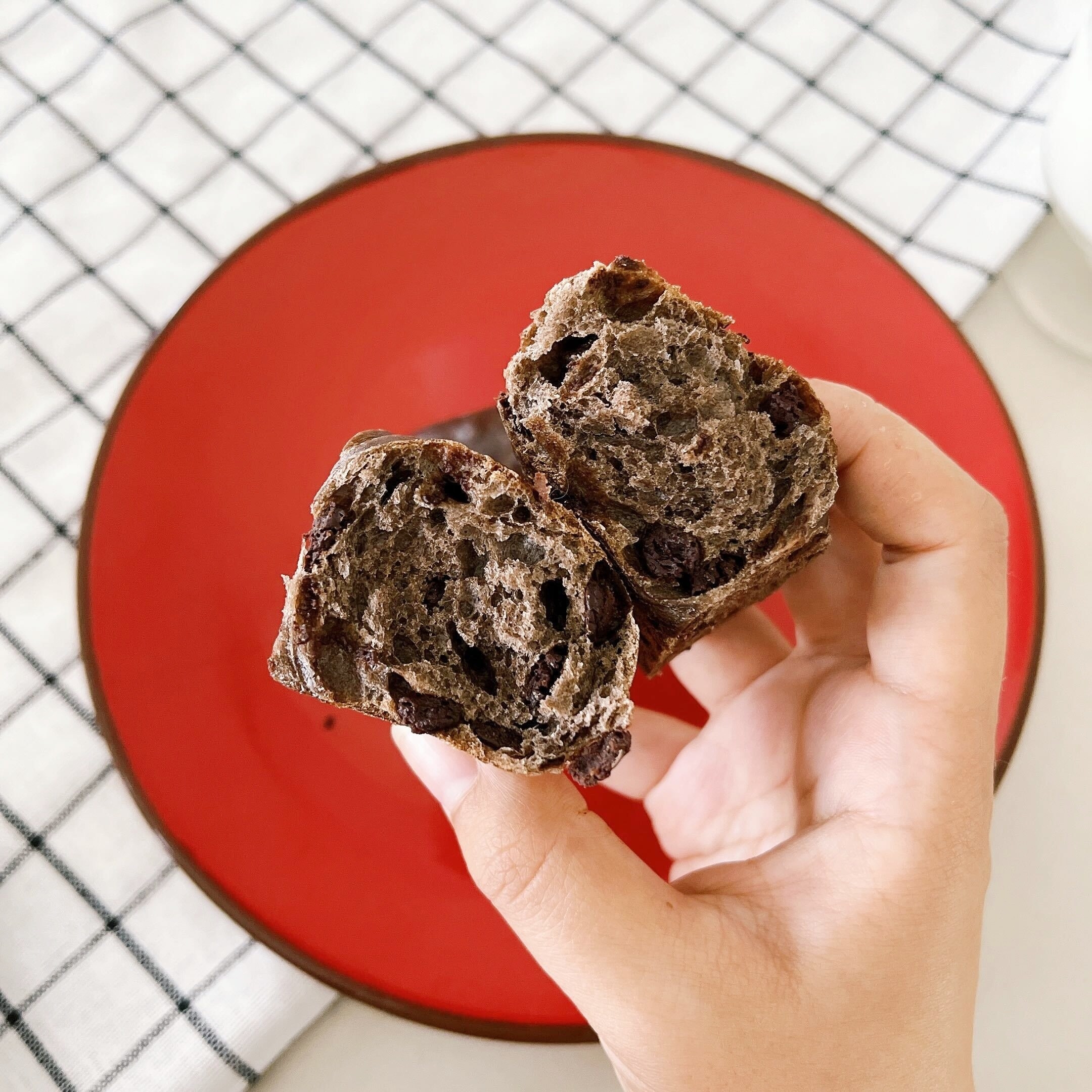 LAWSON（ローソン）のオススメのパン「マチノパン むぎゅっとベーグル 超チョコ」