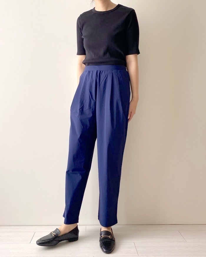 ユニクロのおすすめのパンツ「ナイロンウルトラストレッチテーパードパンツ（丈標準65.5〜67.5cm）」