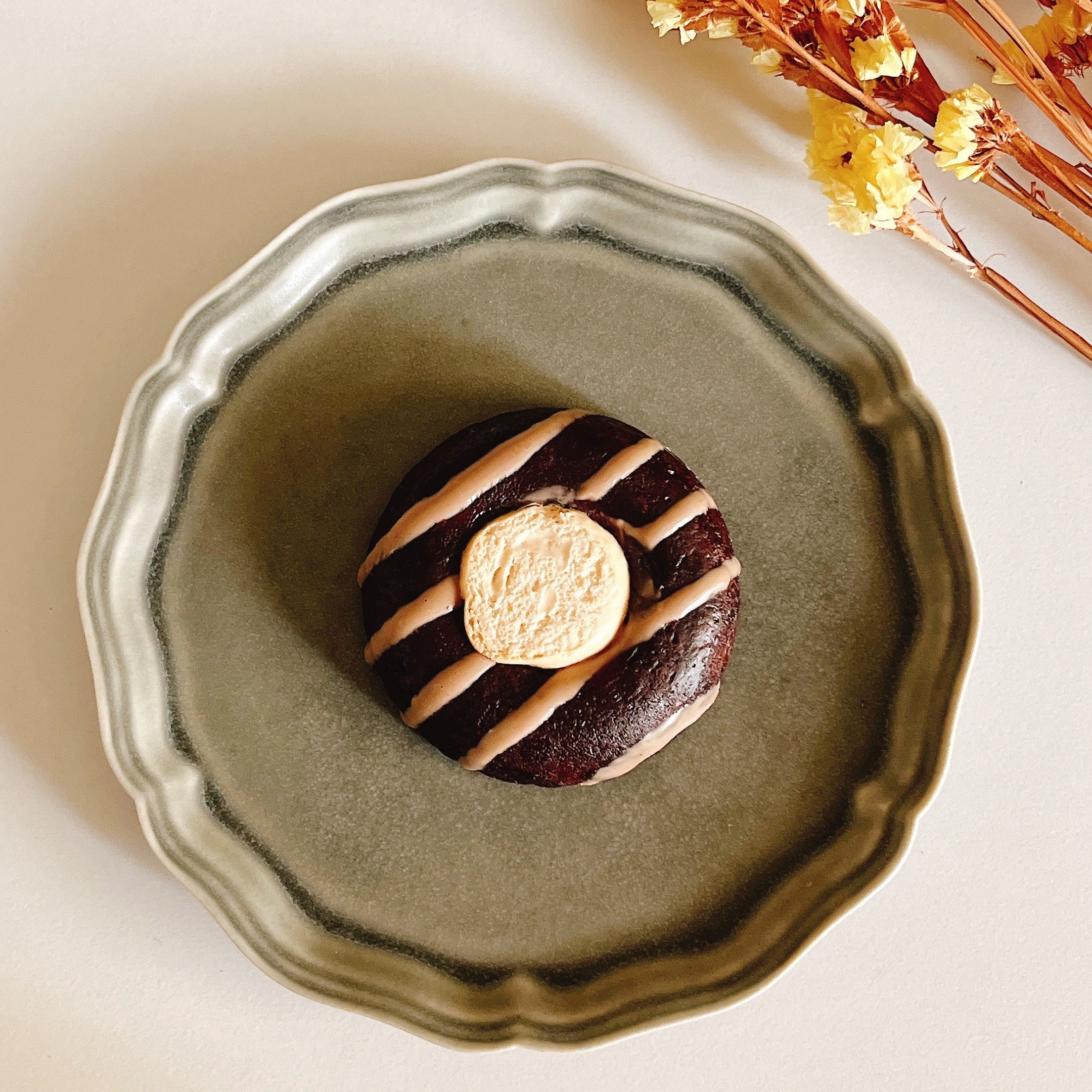 FamilyMart(ファミリーマート)のおすすめ「生カヌレケーキ(紅茶)」