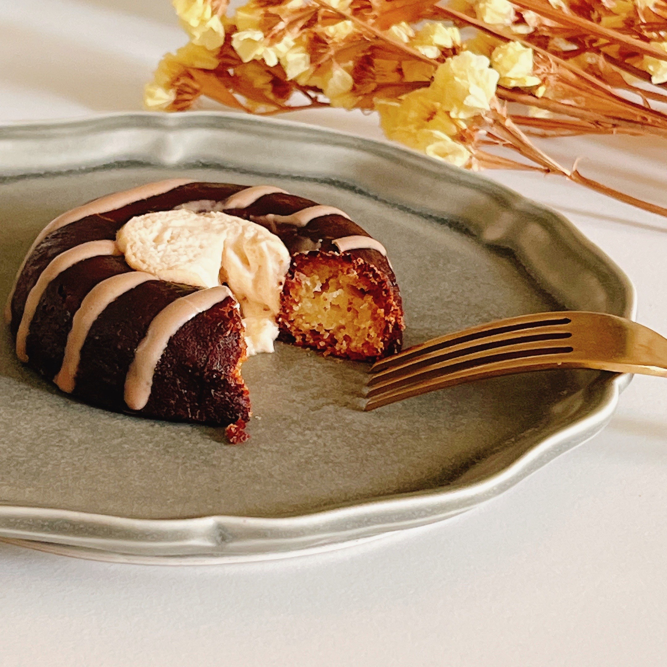 FamilyMart(ファミリーマート)のおすすめ「生カヌレケーキ(紅茶)」