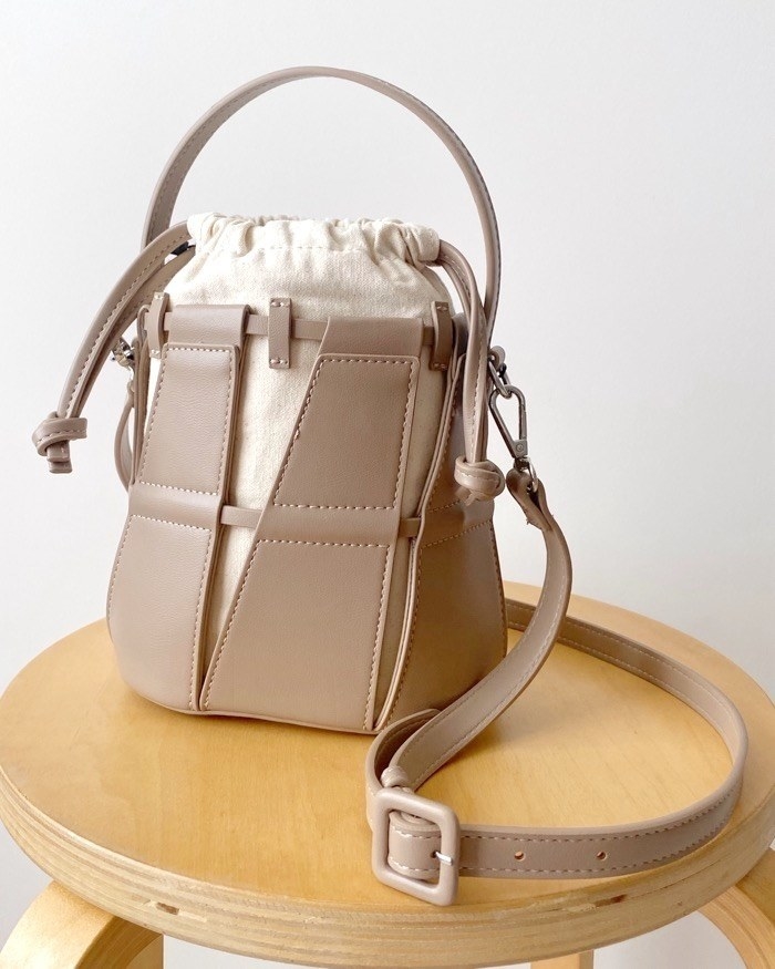 ZARAのおすすめのバッグ「カットワークバケットバッグ」