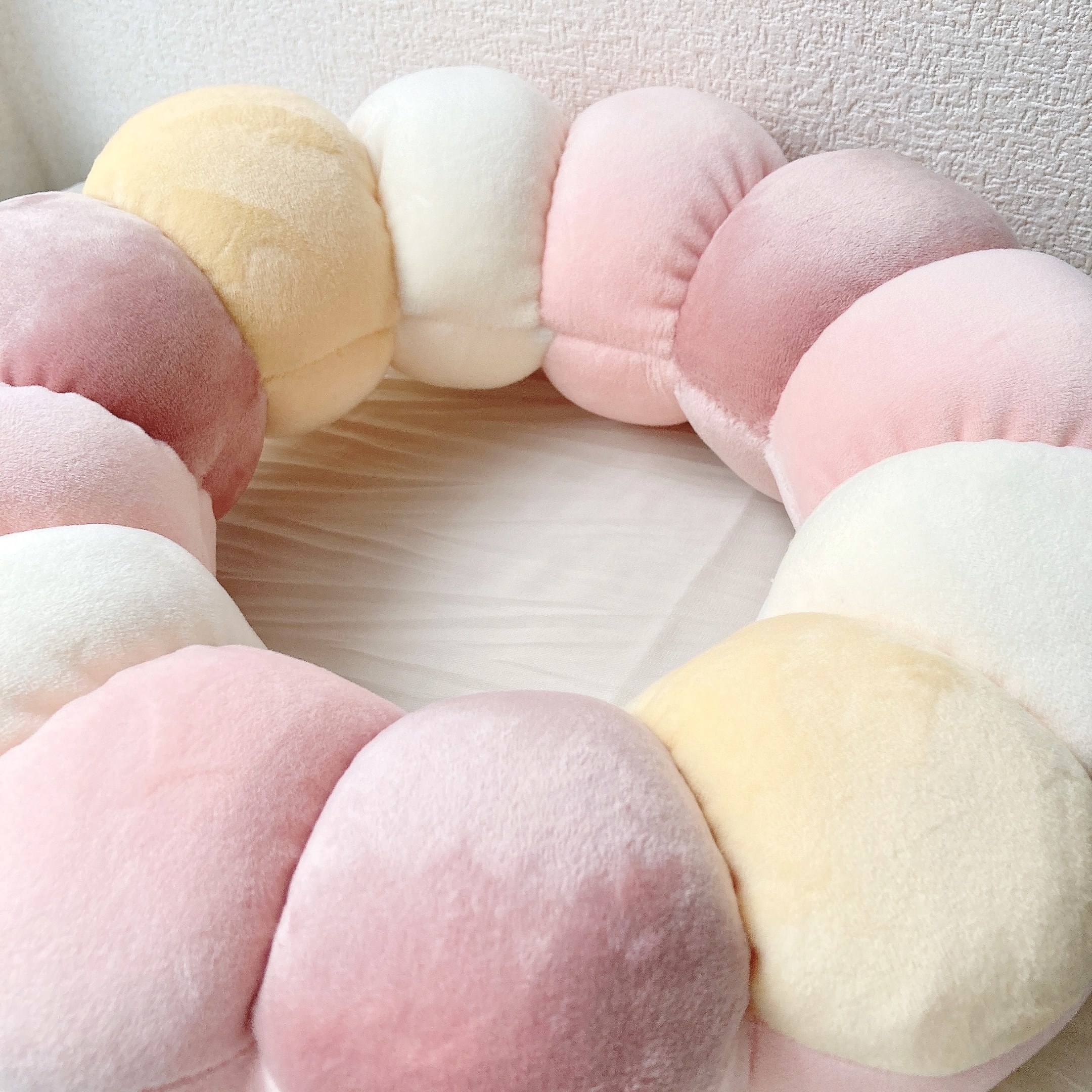 PLAZA（プラザ）のオススメのクッション「フラワークッション」