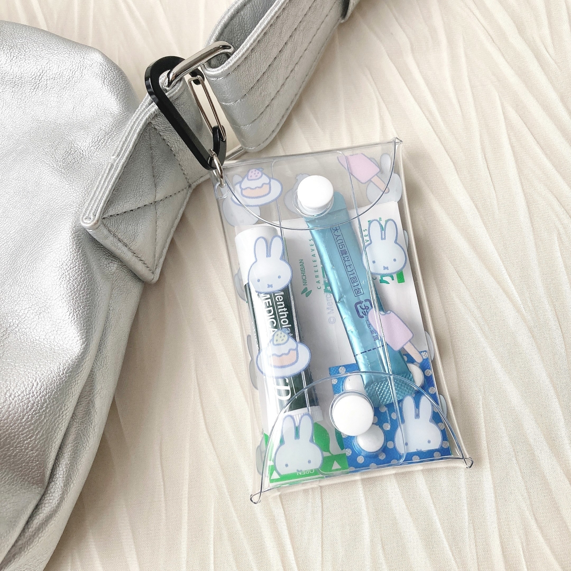 ロフトのオススメの雑貨「クリアマルチケースS ミッフィー 整列」