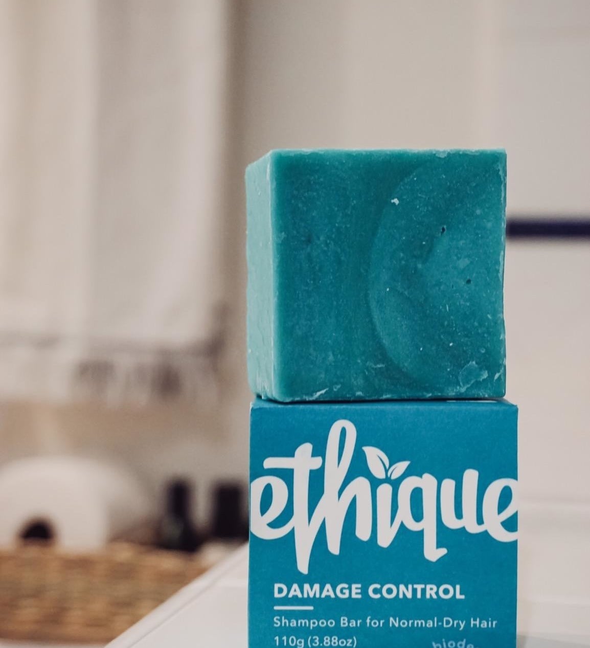 Reviewer image of the blue shampoo bar on top of the packaging
