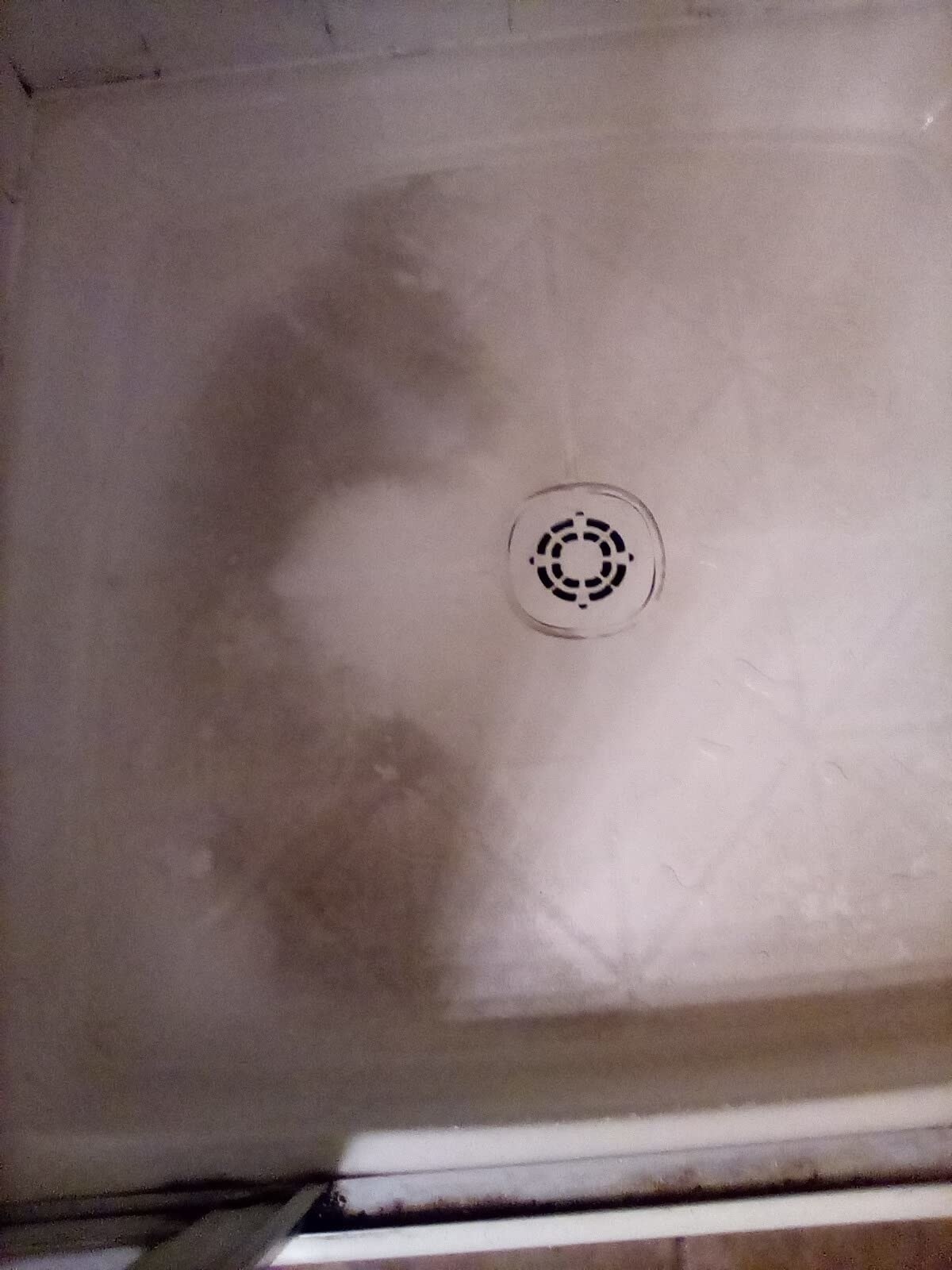 Reviewer image of dirty tub