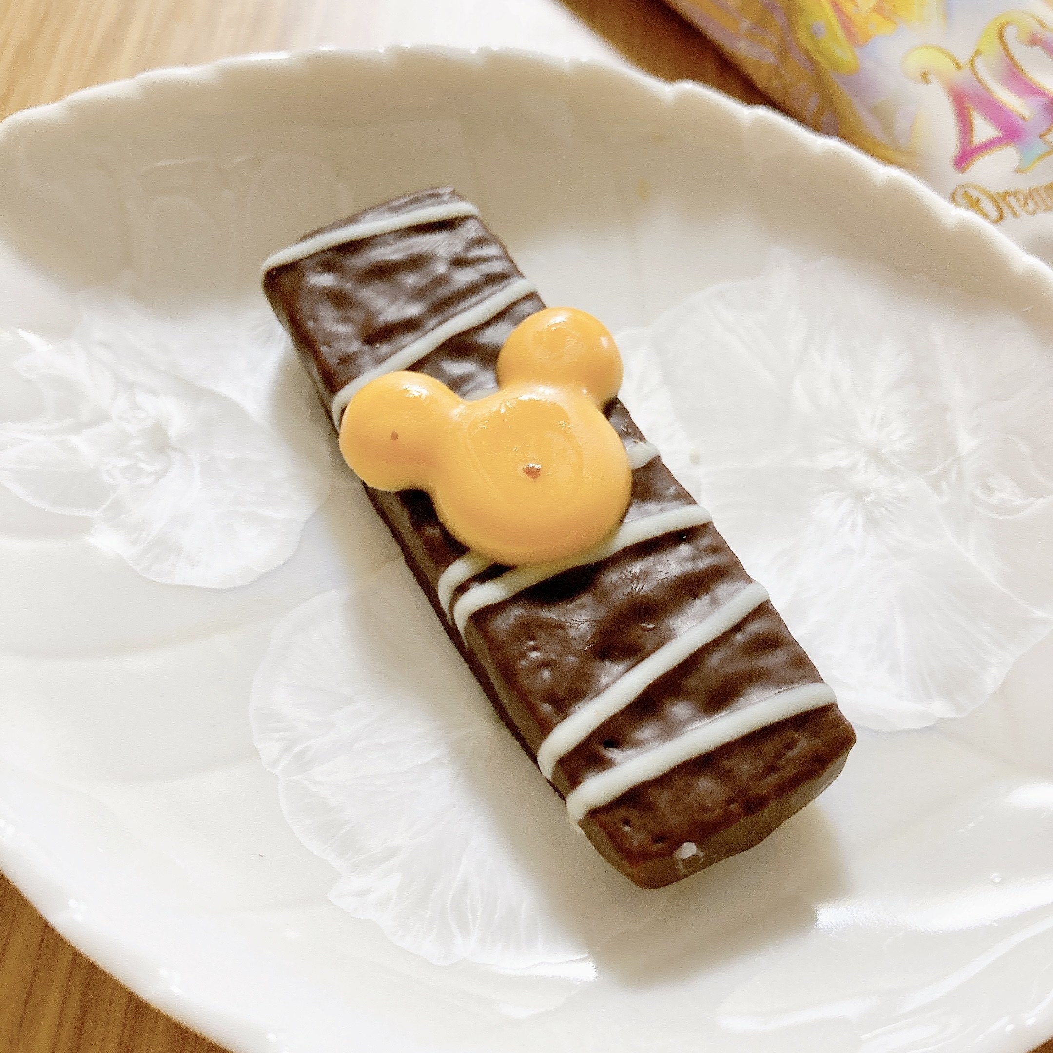 ディズニーランドのおすすめお土産「チョコレートカバード・クッキー 缶」