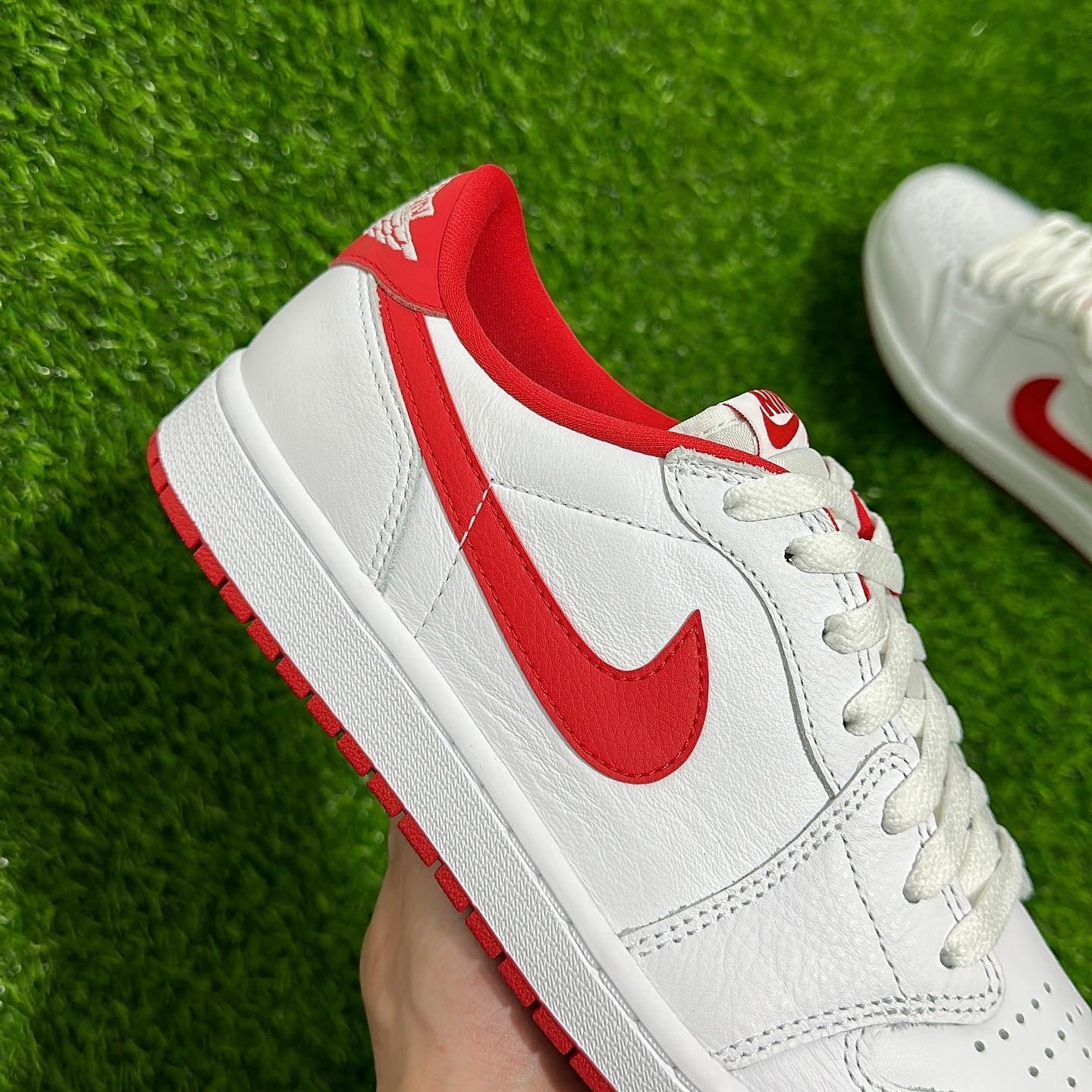 aj1 low university red