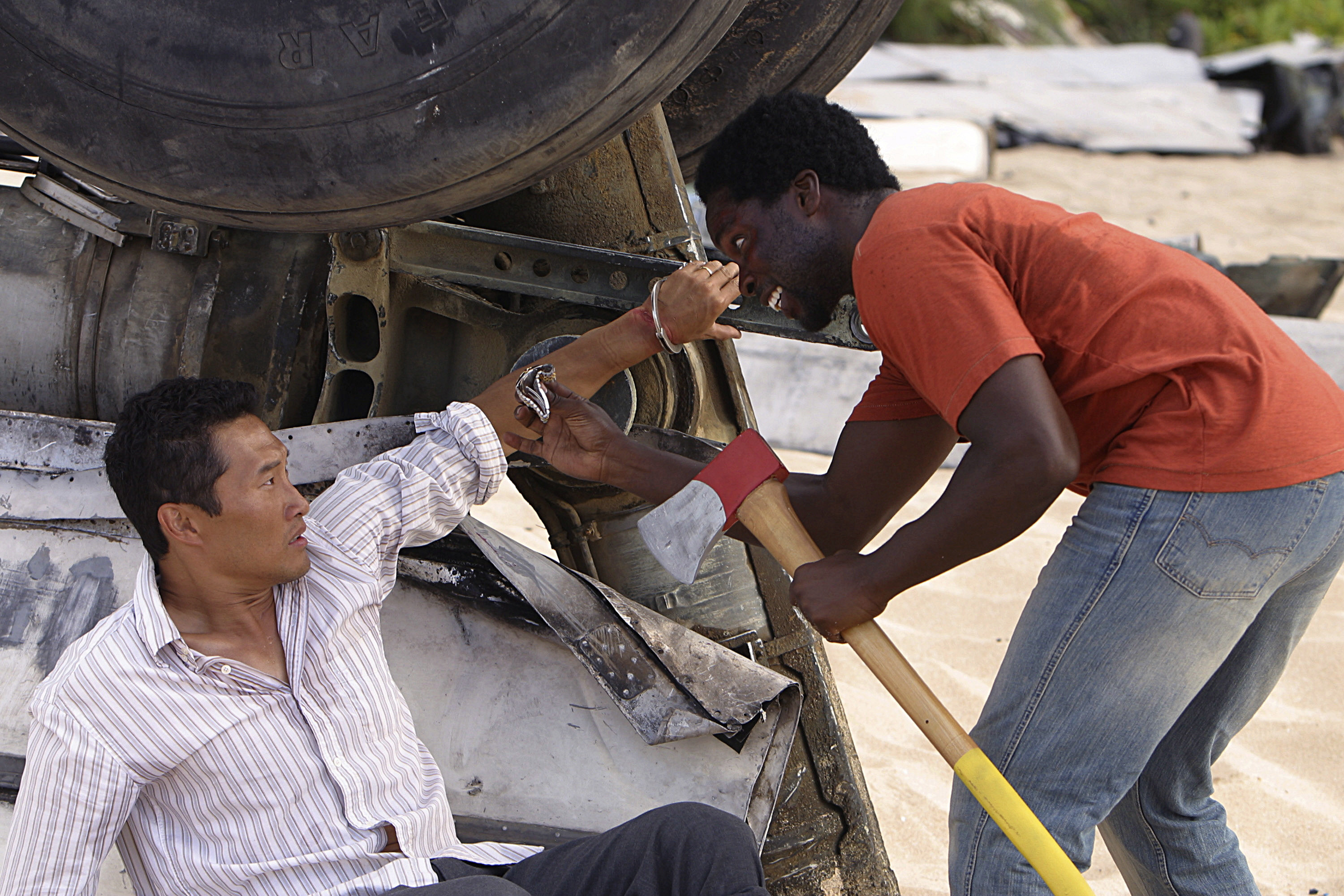 Harold and Daniel Dae Kim next to wreckage in a scene from Lost