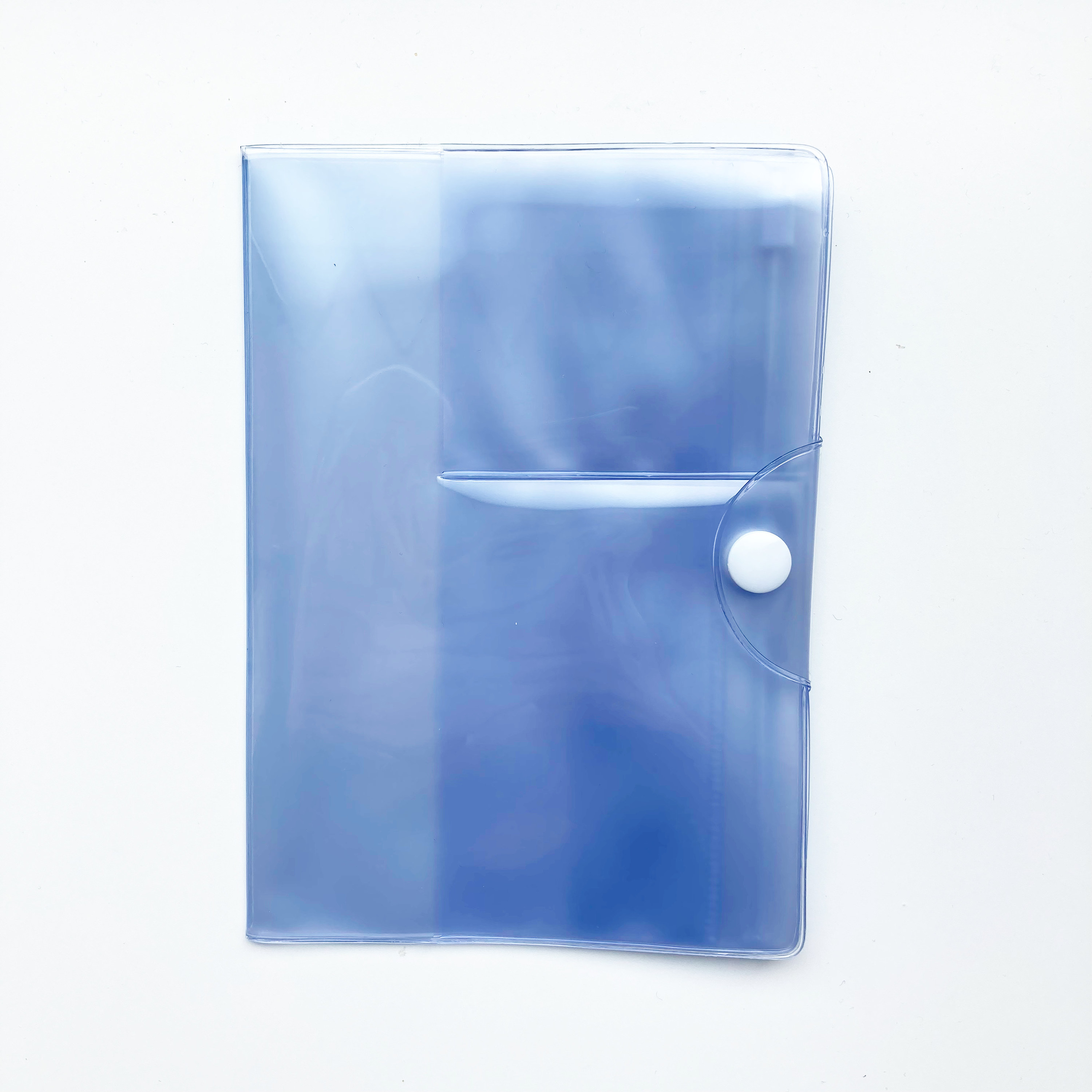 DAISO(ダイソー)の便利カバー「保険証・お薬手帳カバー透明シールストッパー付」