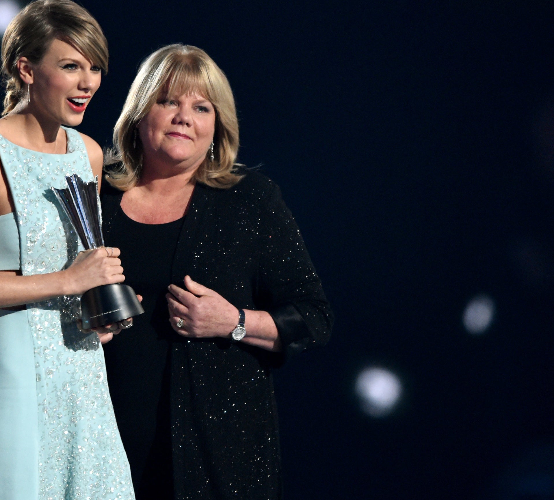 Closeup of Taylor and Andrea Swift