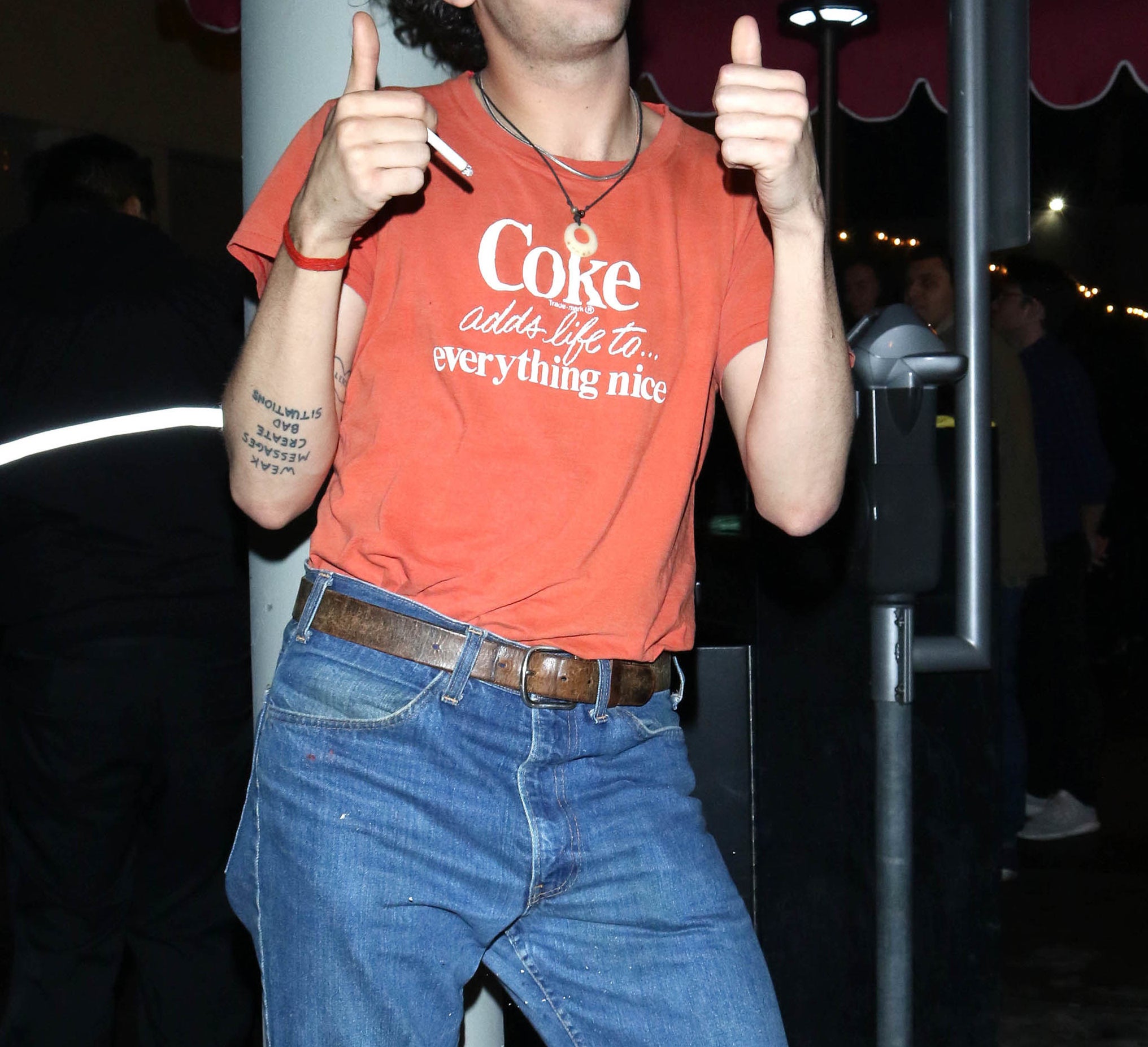 Closeup of Matty Healy giving two thumbs up