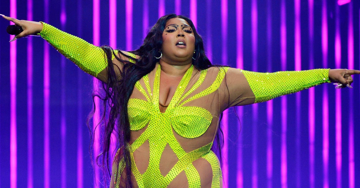 Lizzo Responded To The Slew Of Anti-Fat Twitter Comments She Faces Daily Lizzo Responded To The Slew Of Anti-Fat Twitter Comments She Faces Daily