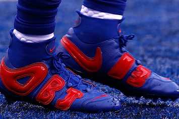 Odell Beckham Jr. Giants Nike Supreme Uptempo Cleats On Foot