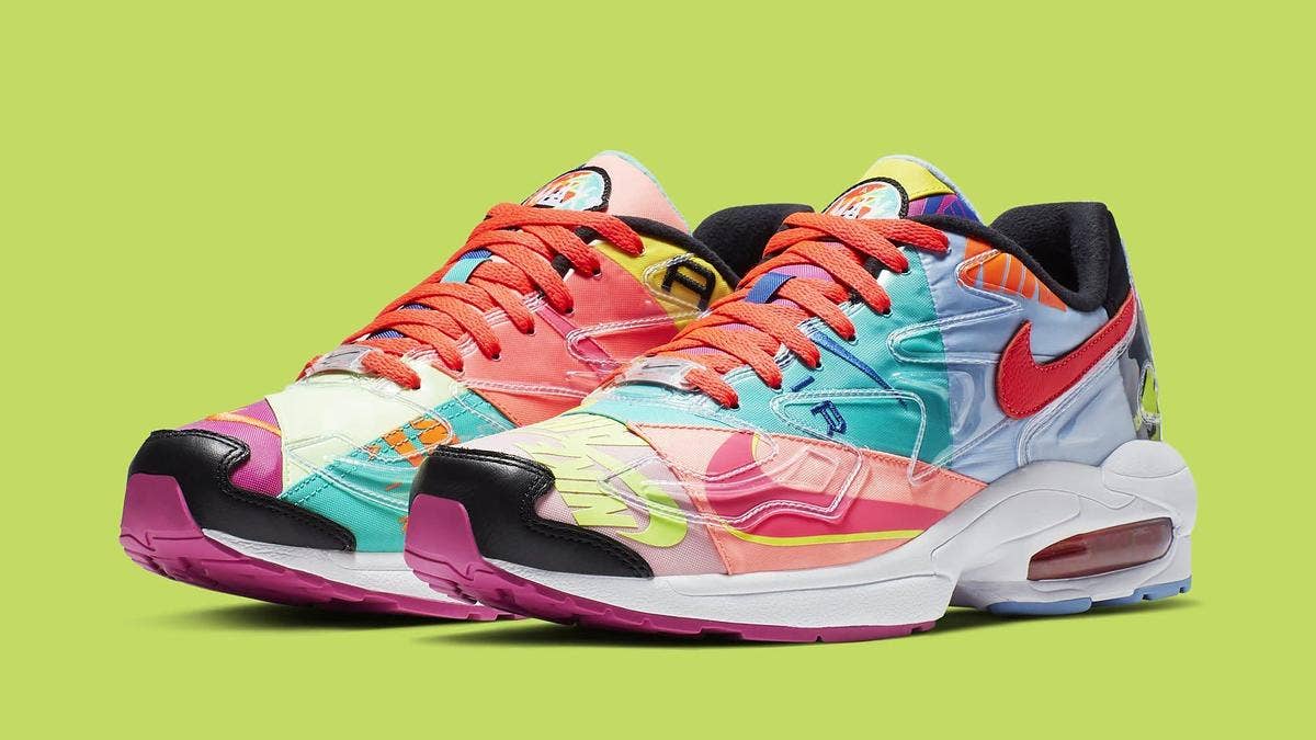 Atmos creative director Hirofumi Kojima confirms the release of a 90s-flavored patchwork Nike Air Max2 Light collab, debuting the shoe on-foot at ComplexCon.