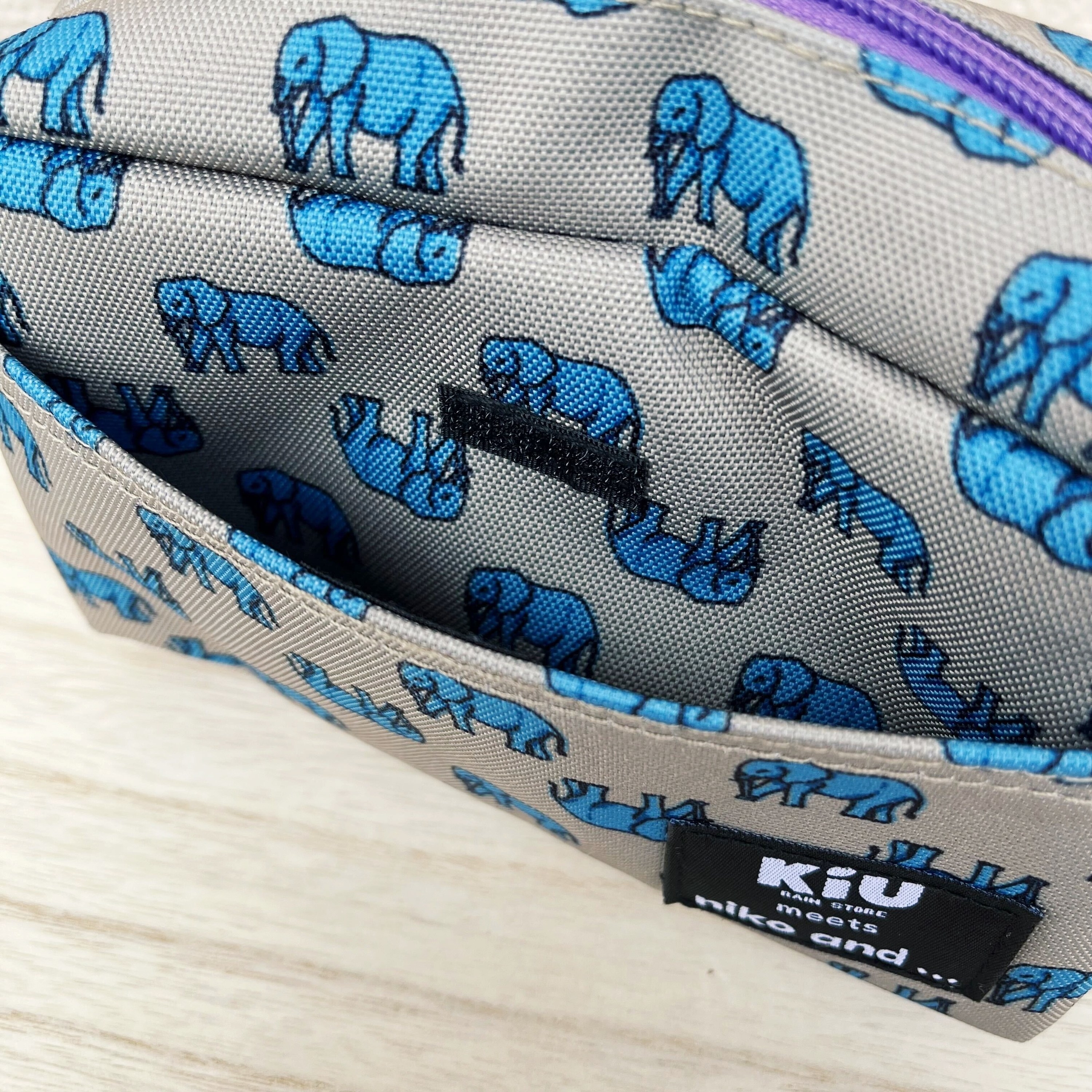 niko and…(ニコアンド)のオススメの雑貨「【KiU(キウ)】コラボアニマルポーチL」