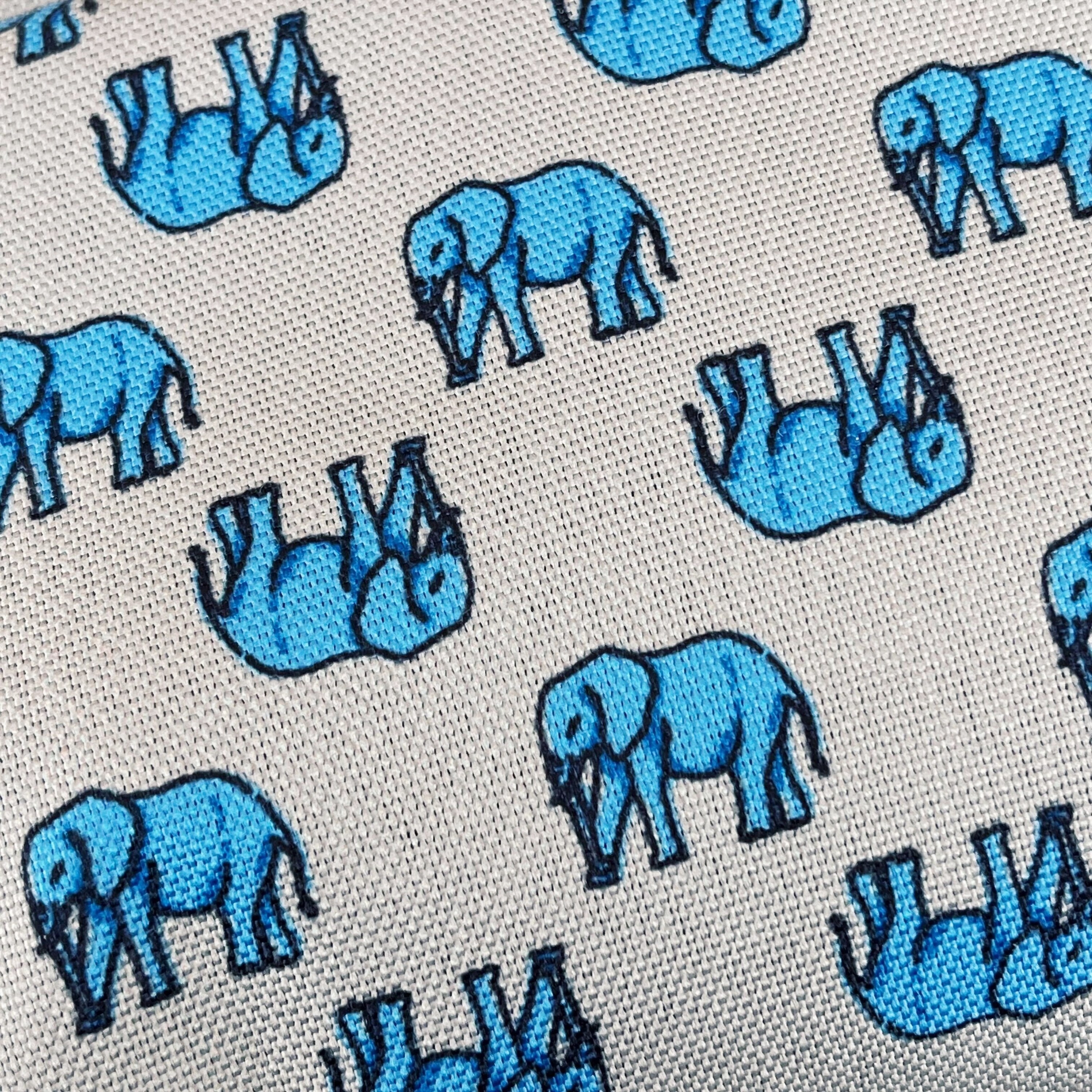 niko and…(ニコアンド)のオススメの雑貨「【KiU(キウ)】コラボアニマルポーチL」