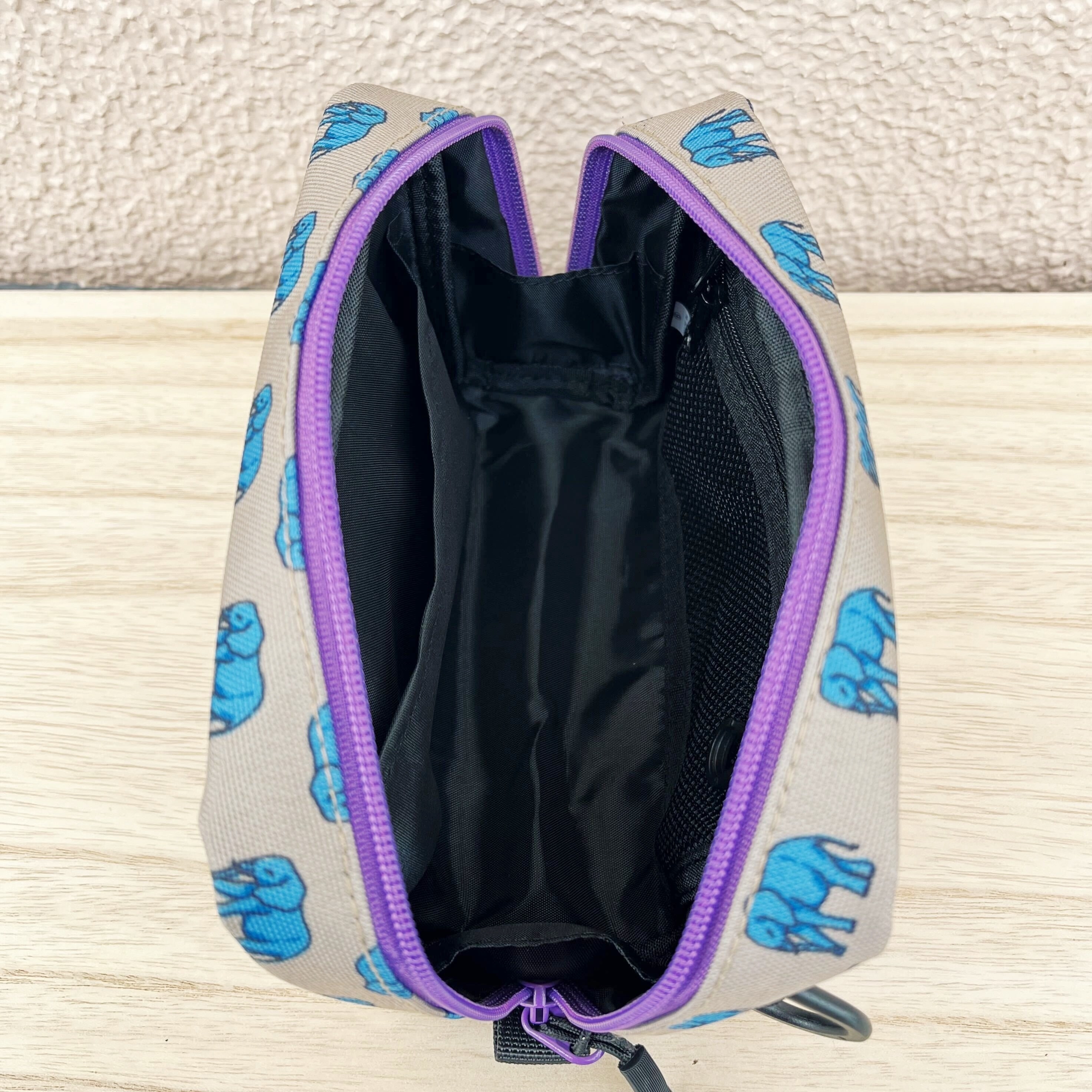 niko and…(ニコアンド)のオススメの雑貨「【KiU(キウ)】コラボアニマルポーチL」