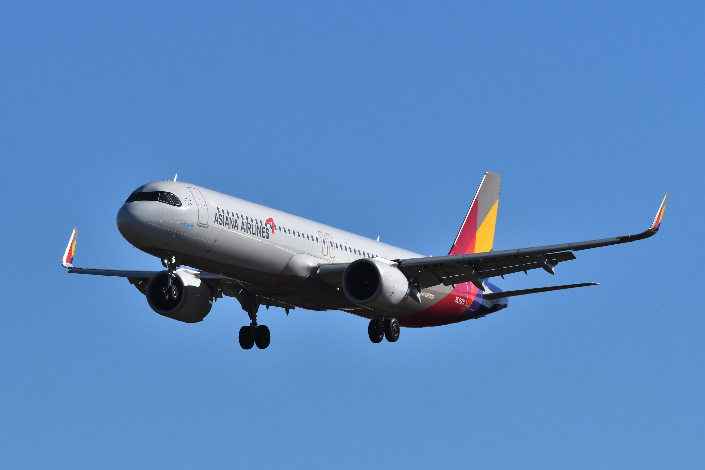 Asiana Airlines Airbus A321-200NX (HL8371) passenger plane