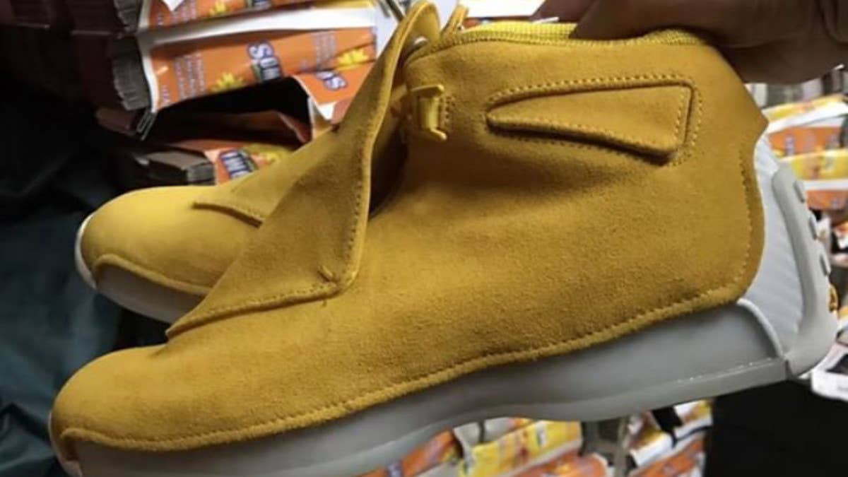 The release date and preview details for the Air Jordan 18 XVIII Retro in yellow suede with white accents. Find out more about the unreleased colorway and other upcoming Air Jordan 18 retros here.
