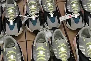 Fake Adidas Yeezy Boost 700 Sneaker Factory