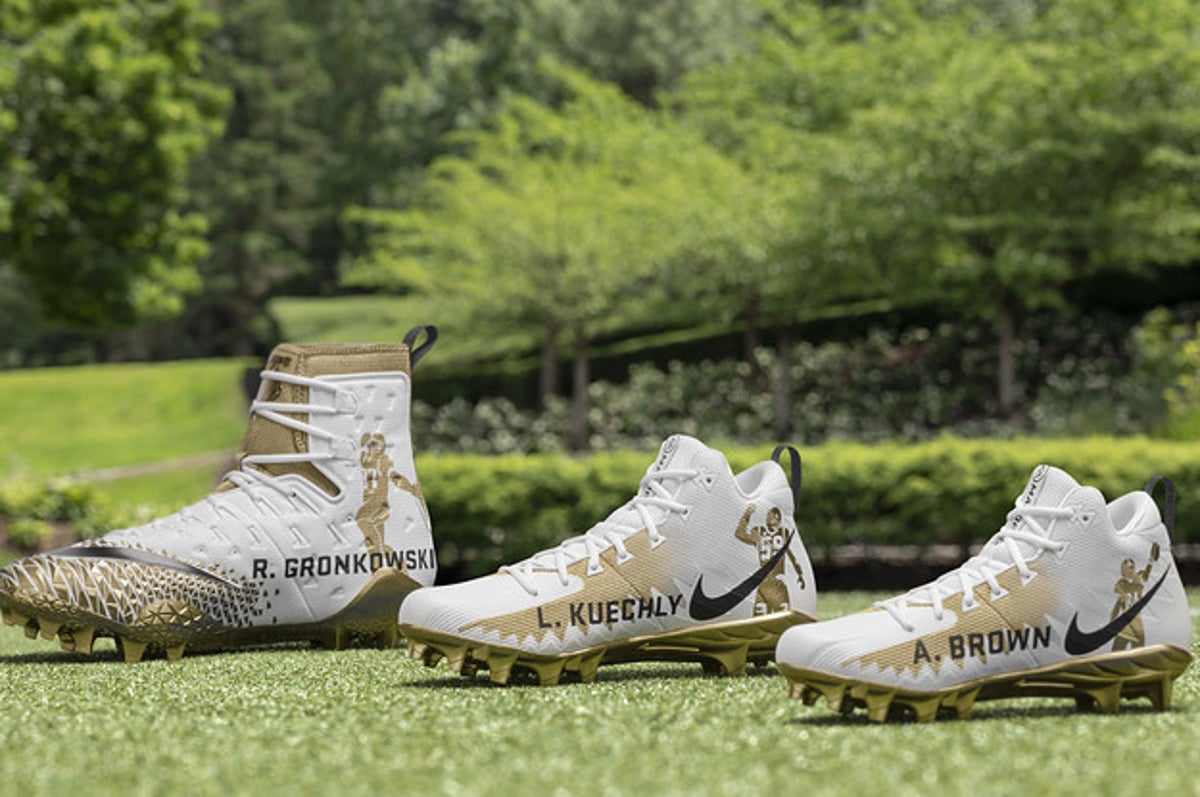 Luke Kuechly gets gold cleats as 99 overall in 'Madden 19'