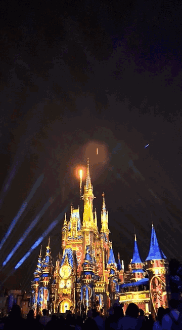 A gif of fireworks in front of Cinderella&#x27;s castle