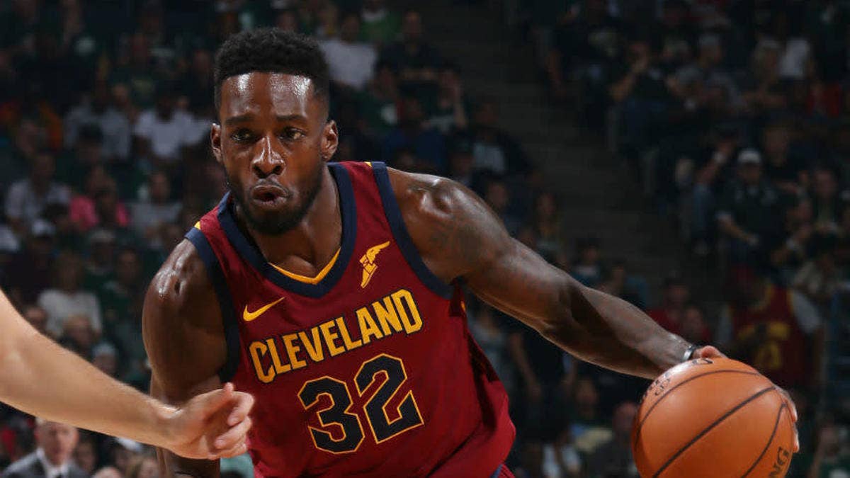 Jeff Green hits the road in another Cavs-inspired Air Jordan 32 PE.