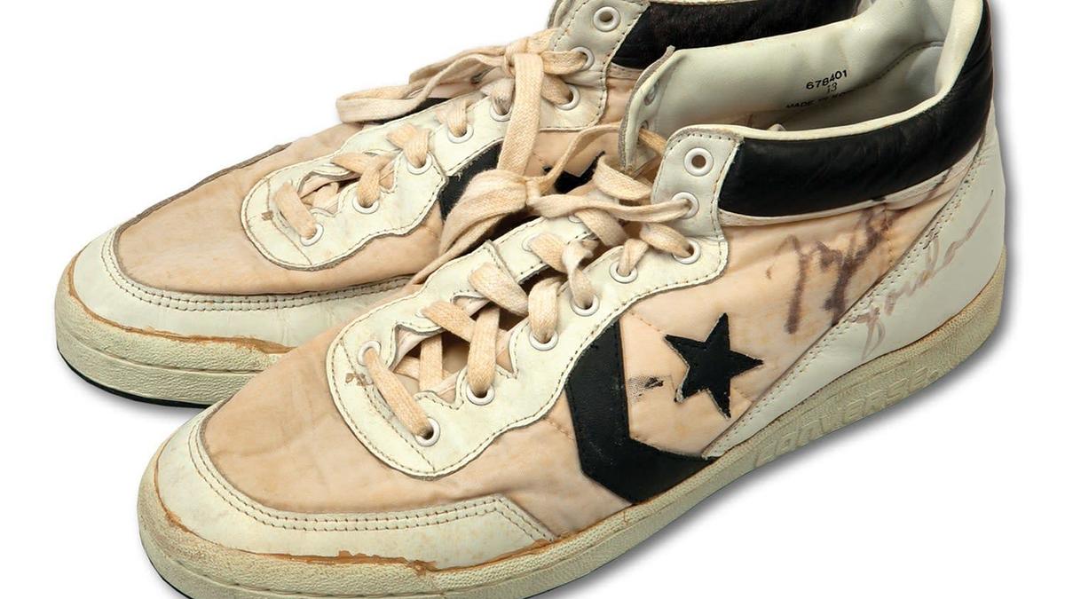 Michael jordan hot sale converse 1984