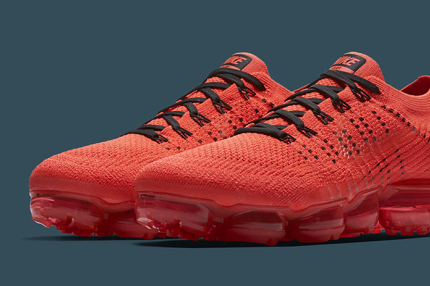 Red on sale vapormax nike