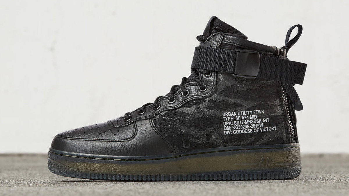 Nike Special Field Air Force 1 - SF AF 1 Camo green in the wild