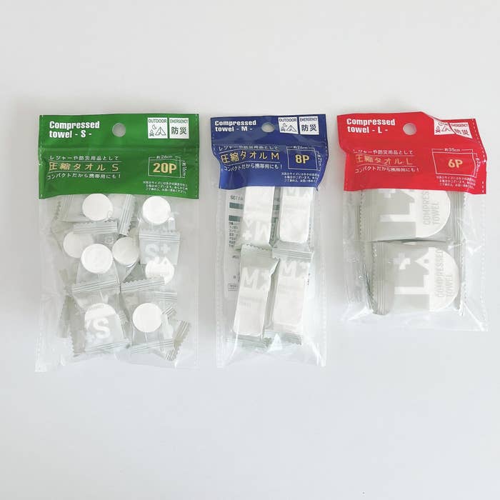 Seria(セリア)のおすすめ防災グッズ「圧縮タオル」