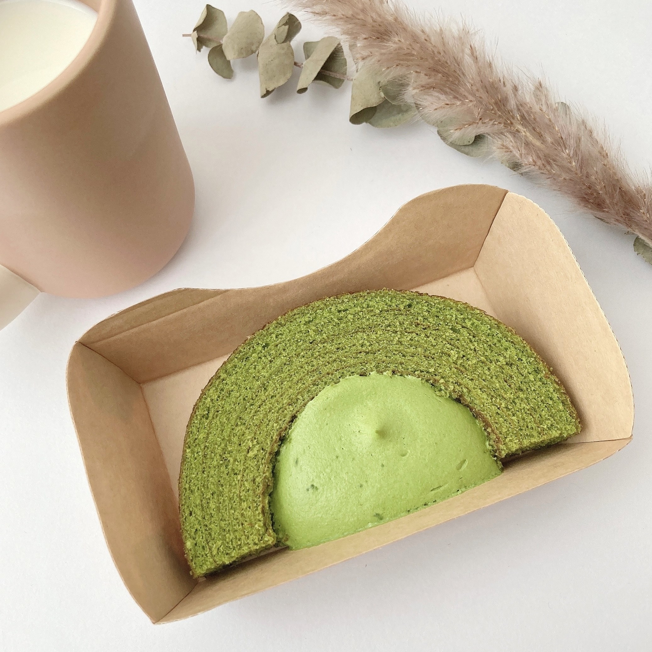 LAWSON(ローソン)のオススメのスイーツ「Uchi Café×森半 お抹茶バウムケーキ」