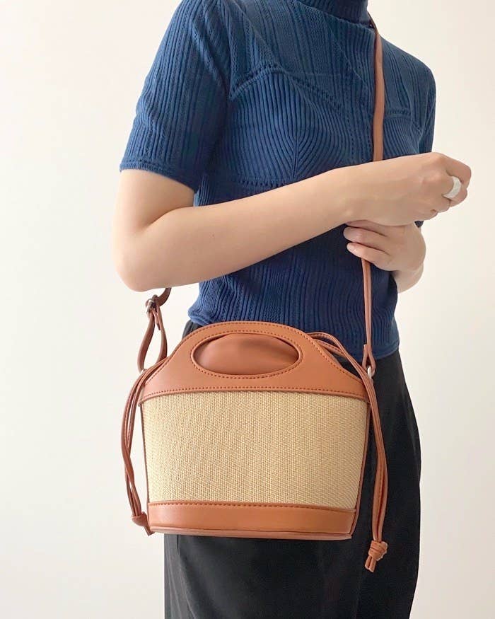 GU（ジーユー）のおすすめバッグ「ザツザイミニショルダーバッグ」