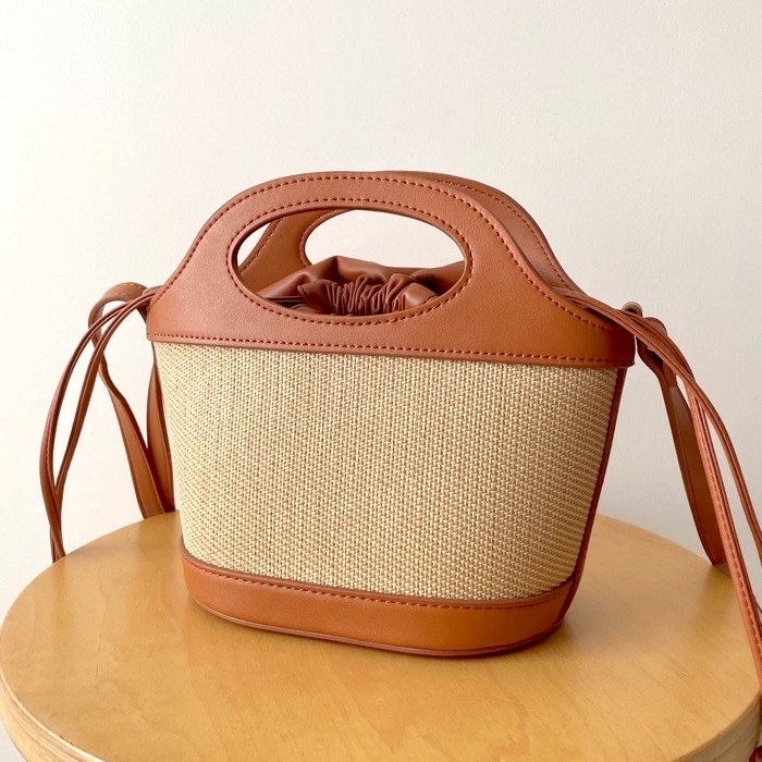 GU（ジーユー）のおすすめバッグ「ザツザイミニショルダーバッグ」