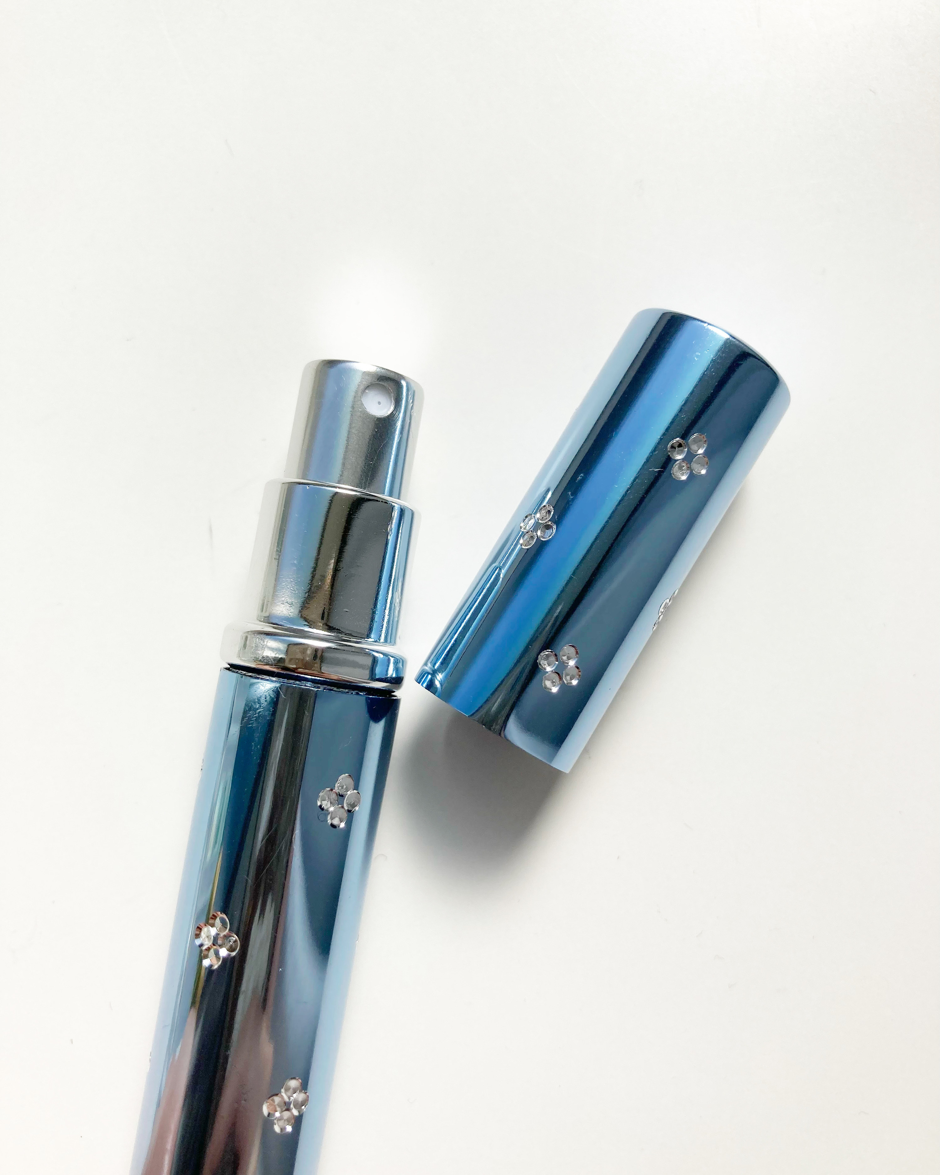 DAISO(ダイソー)の高見え便利アイテム「香水スプレー容器(フラワーストーン付、スリムタイプ、5ml)」