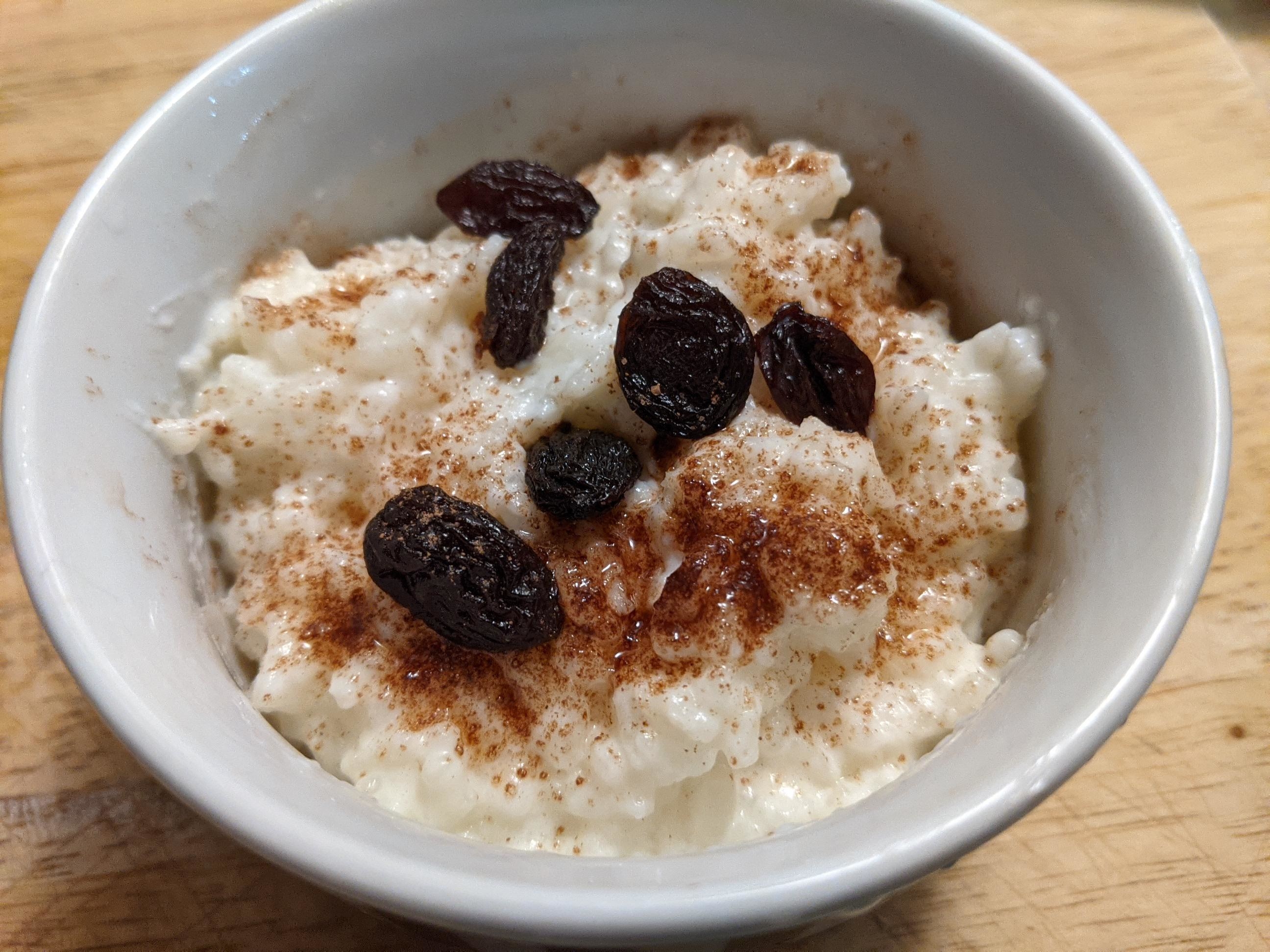 Cinnamon rice pudding with raisins.