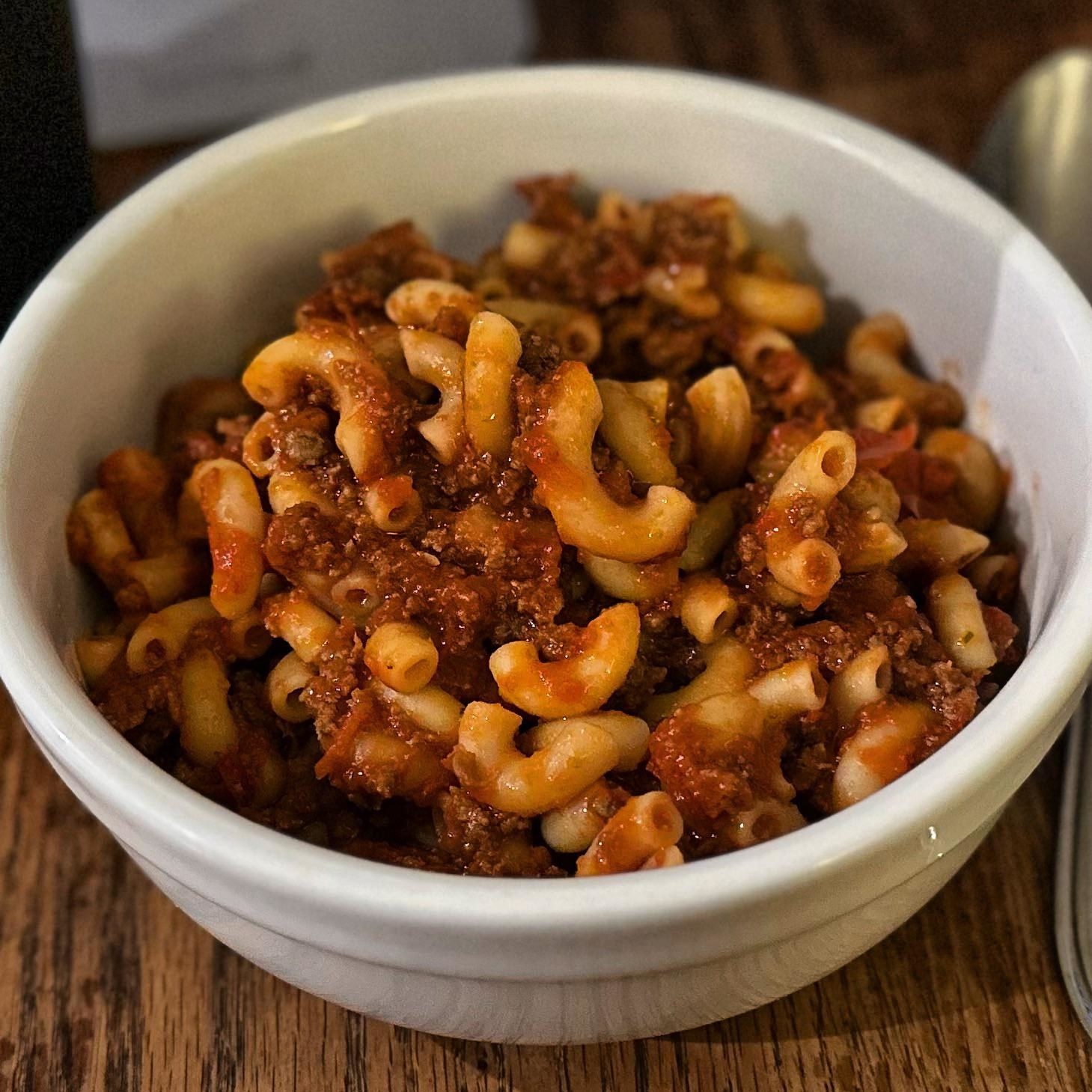 Elbow noodles with tomatoes and ground beef.