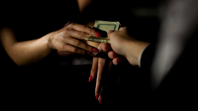 hands exchanging money